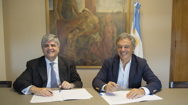 Acuerdo clave para que YPF contrate empresas locales