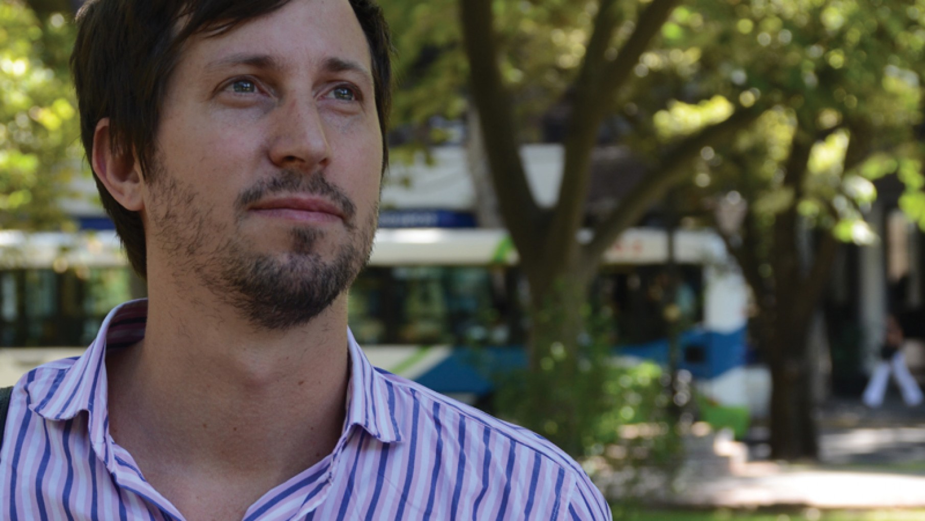 Con la mirada en el interior