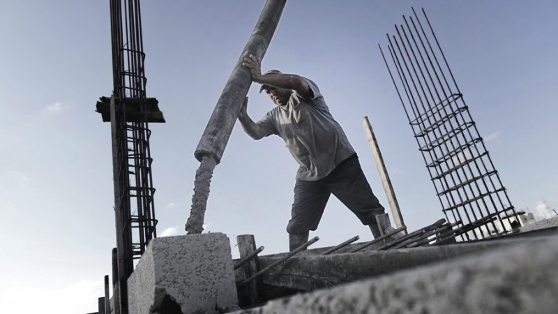 Indec: la industria de la construcción registró una fuerte caída con respecto a marzo