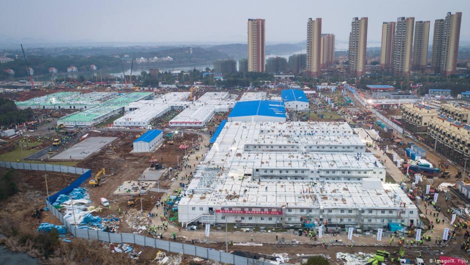 China terminó hospital para pacientes de coronavirus en Wuhan y construye otro