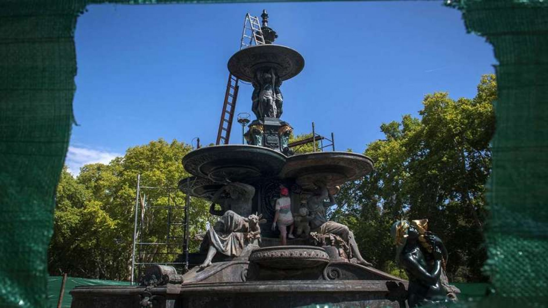 Comenzaron los trabajos de restauración de la Fuente de los Continentes