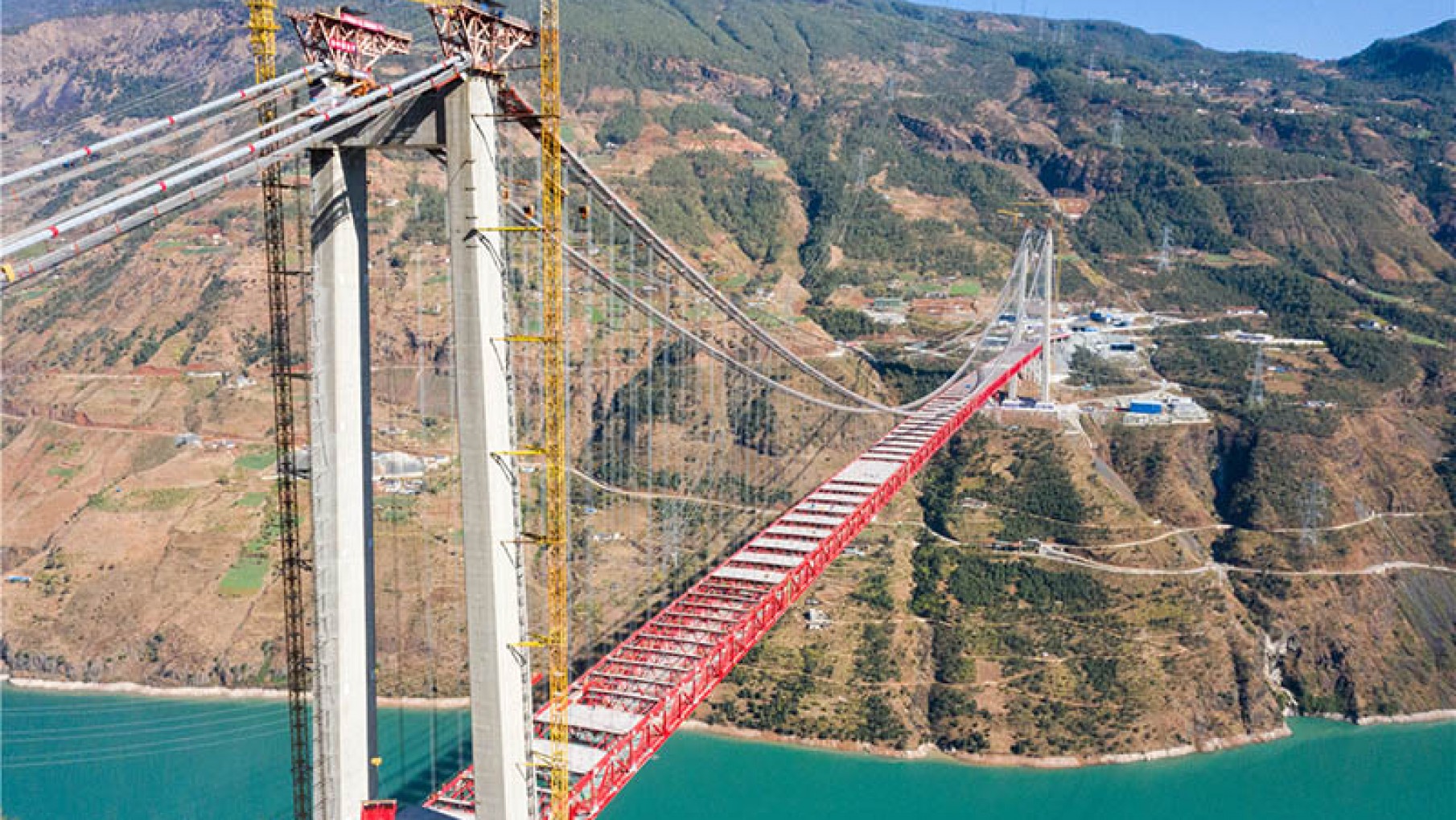 Finaliza la construcción del puente colgante más grande del mundo