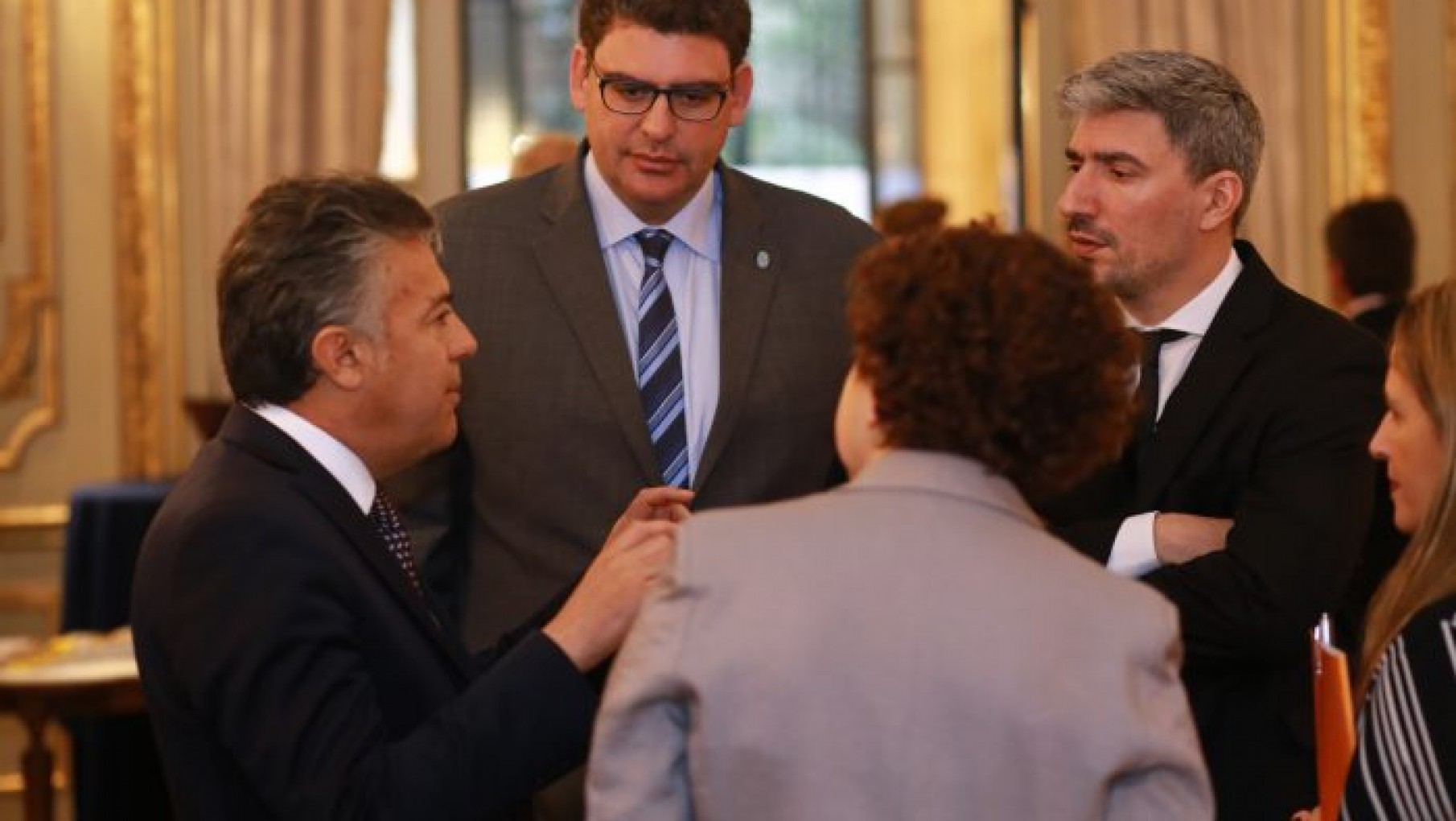 Cornejo intentó dar señales sobre cómo enfrentar la crisis