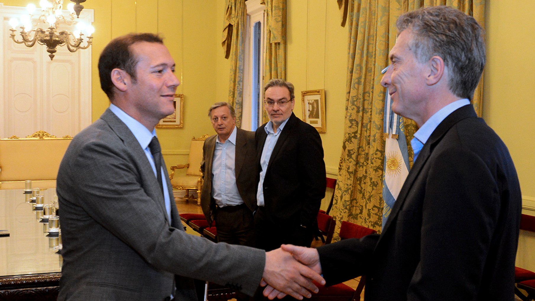 El goberndor Omar Gutiérrez se runió con el presidente Mauricio Macri.