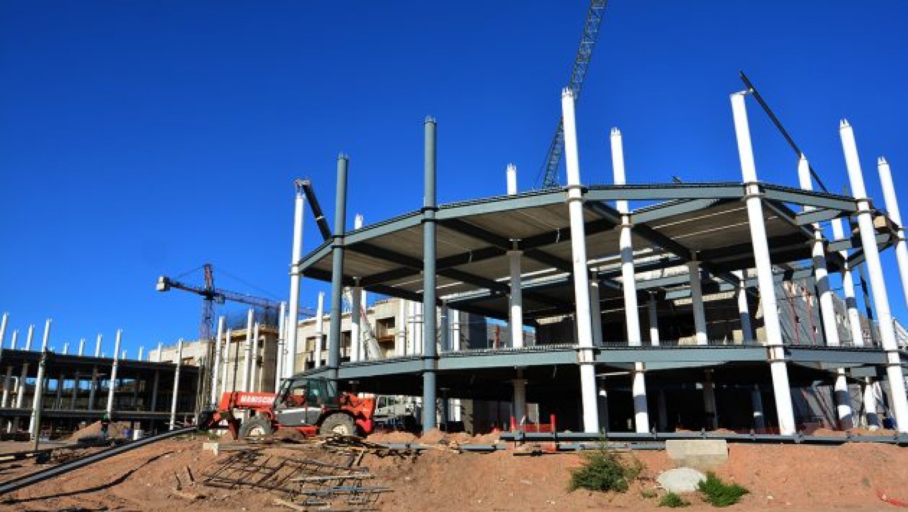 Sin pausa, continúa la construcción del Hospital Central en San Luis