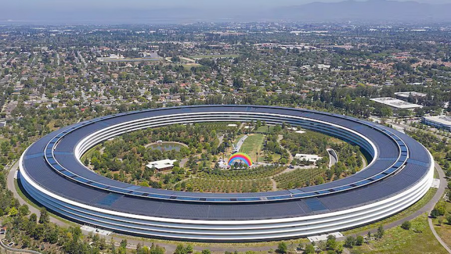 Conocé el edificio construido con paneles de vidrio curvado más grande del planeta