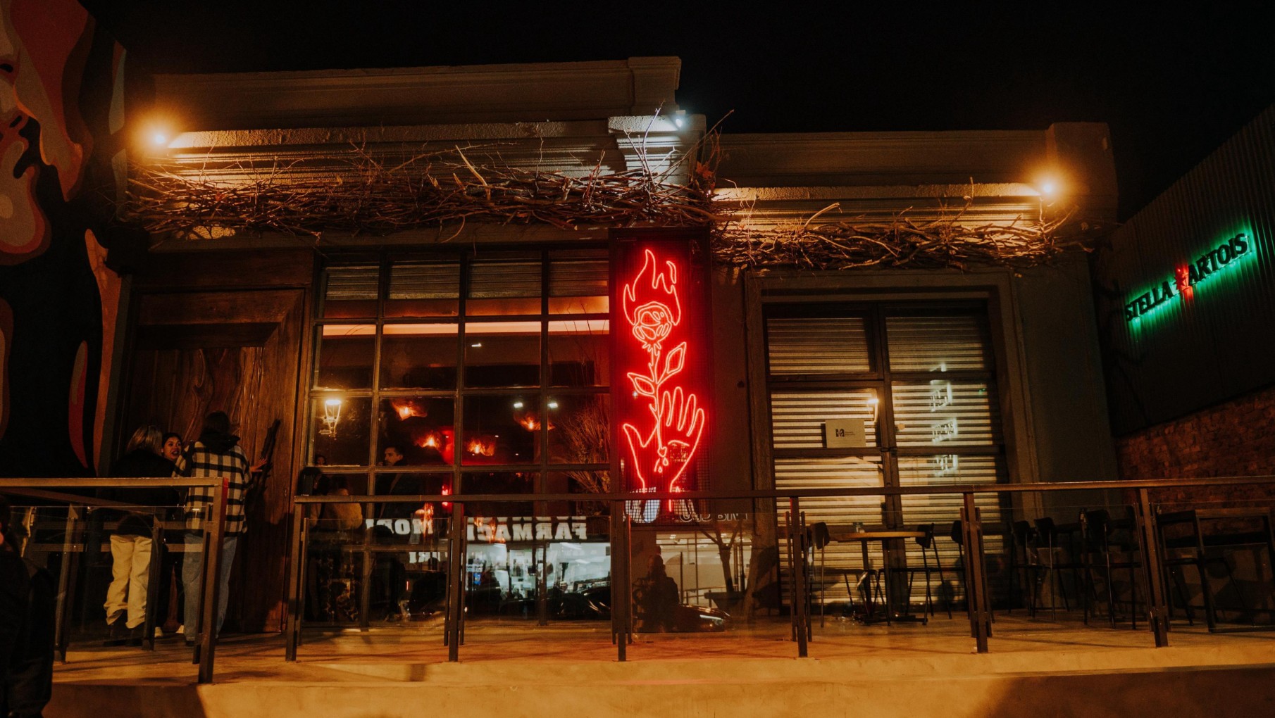 Flores en Fuego, un espacio que combina fuerza y delicadeza