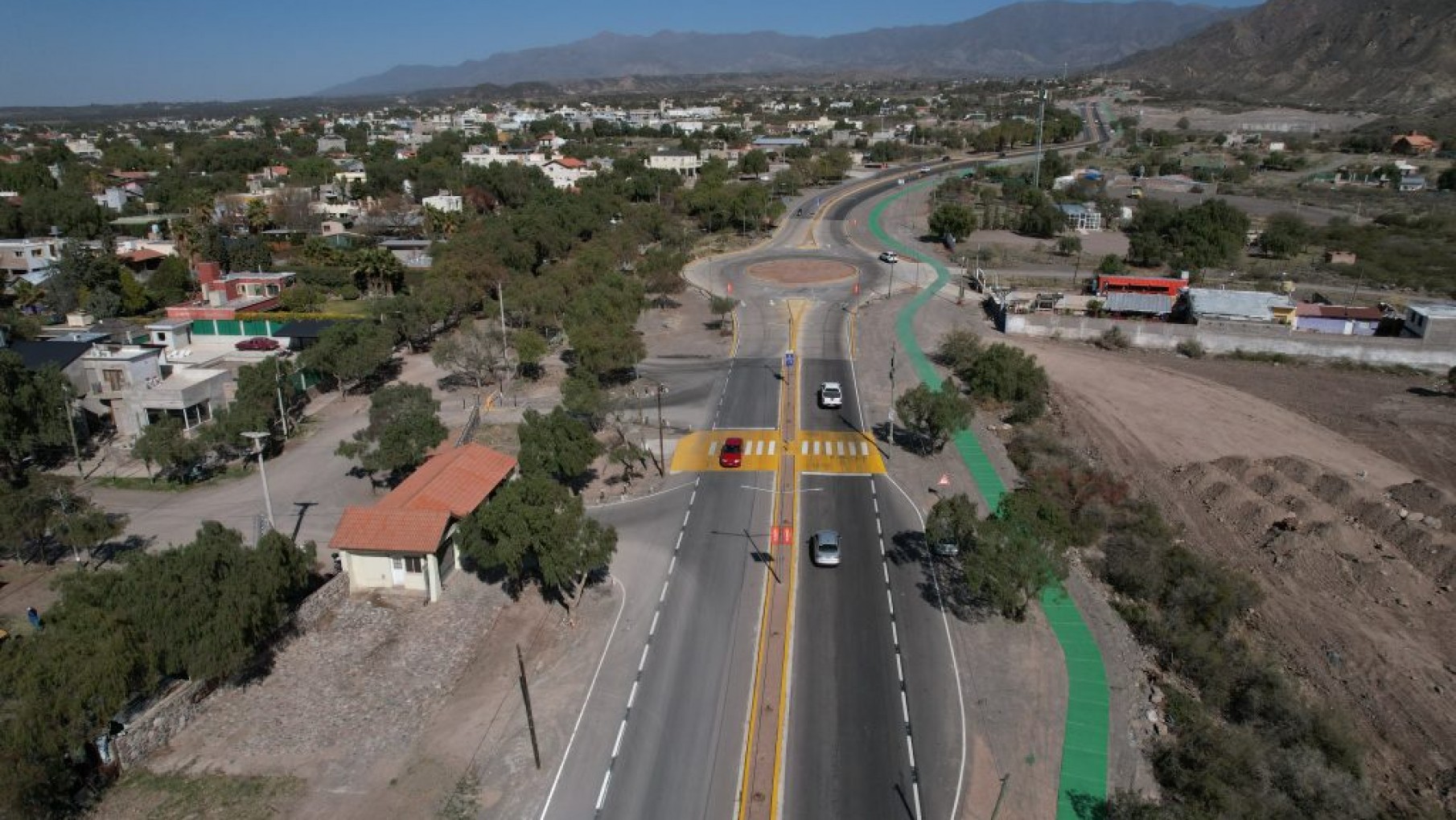 Así es el nuevo circuito de El Challao: iluminación, ciclovía y diseño urbano moderno