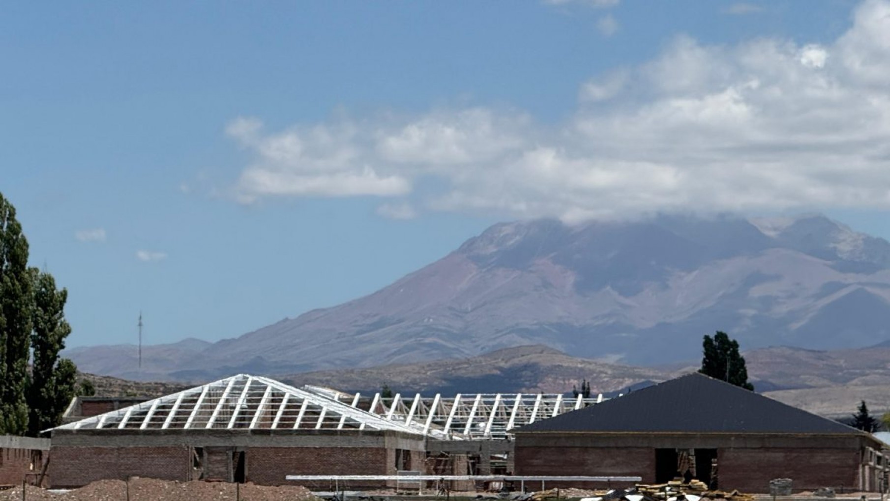 Malargüe: la escuela Izsaky ya tiene un 30% de avance y afianza su hoja de ruta