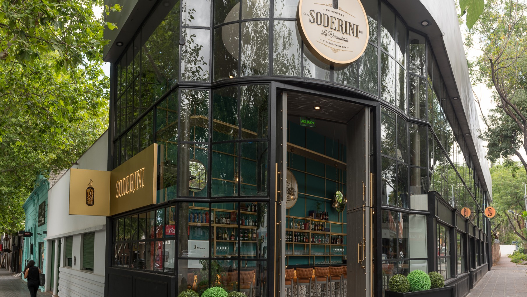 Soderini, una elegante vermutería que llega a Arístides con gastronomía y cócteles únicos