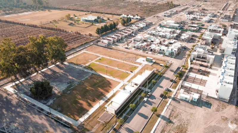 Constructora Colonial y su Pueblo Nuestro en el Este