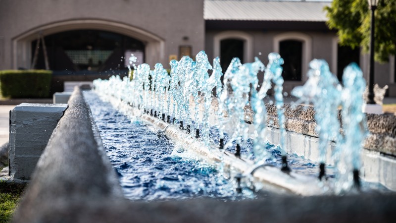 Convocan a participar de un concurso para poner en valor una fuente de una histórica plaza