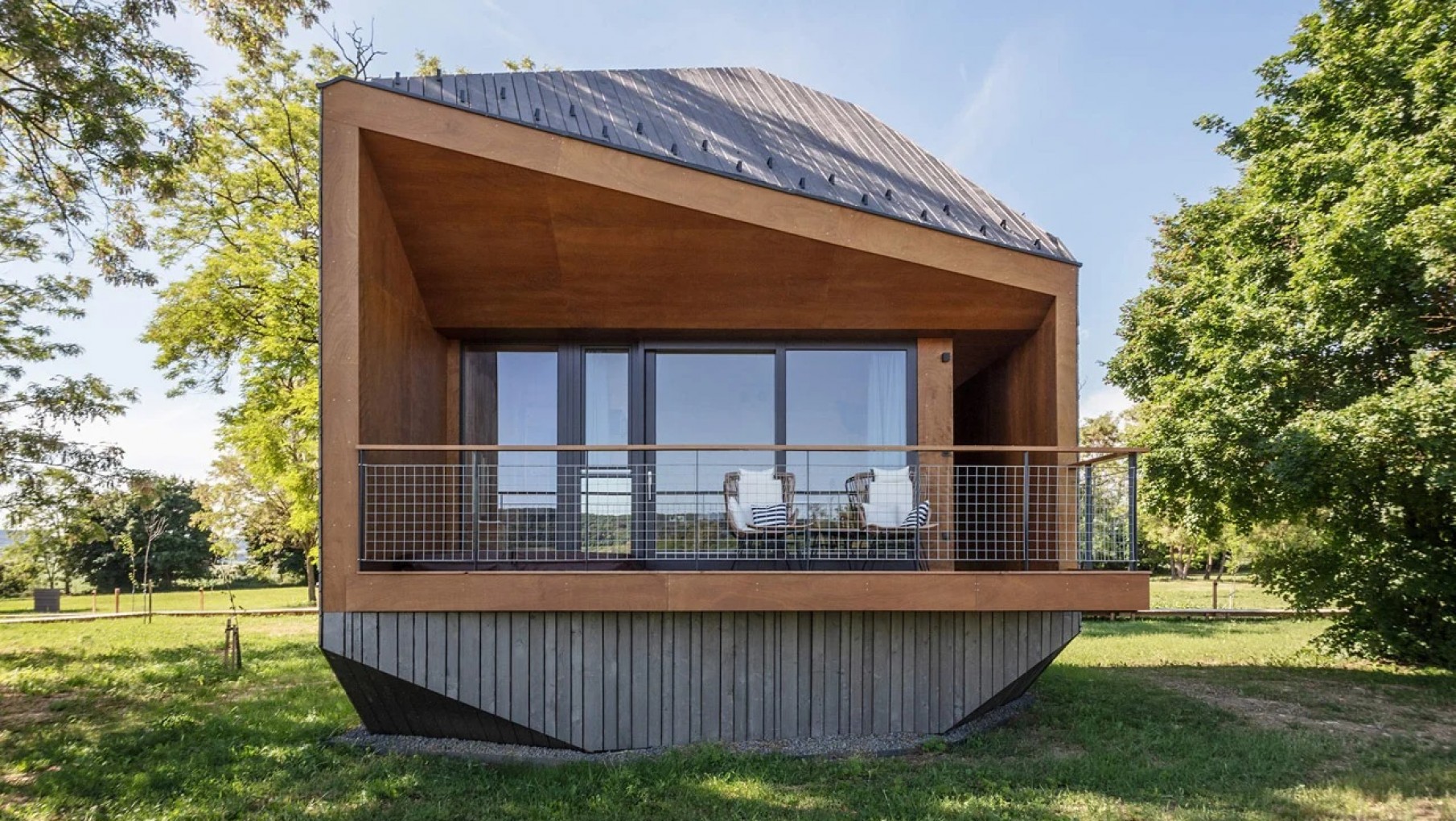 Este diseño rompe con todas las convenciones de las cabañas tradicionales