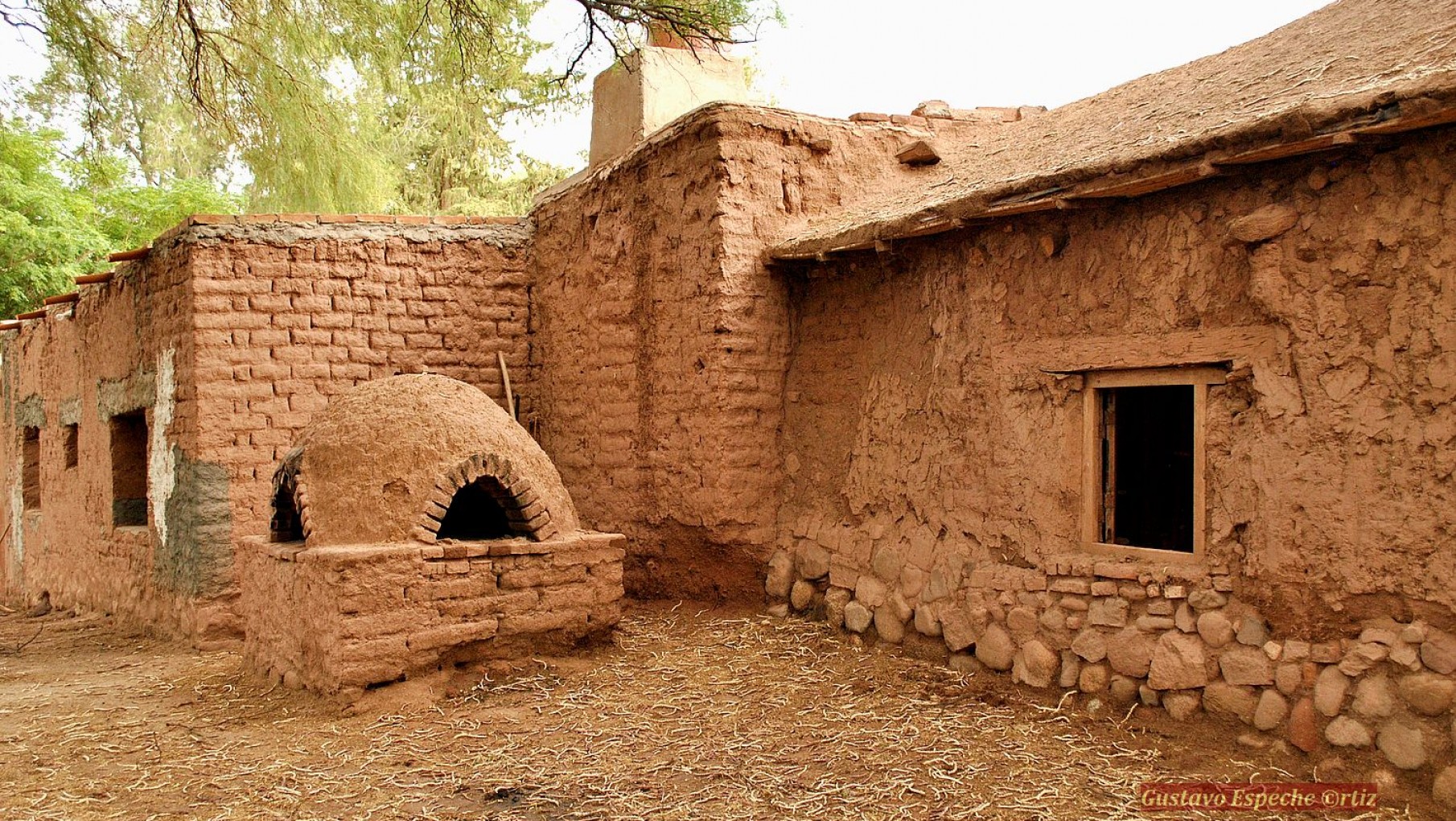 Capacitación práctica en construcción, mantenimiento y restauro de muros de adobe