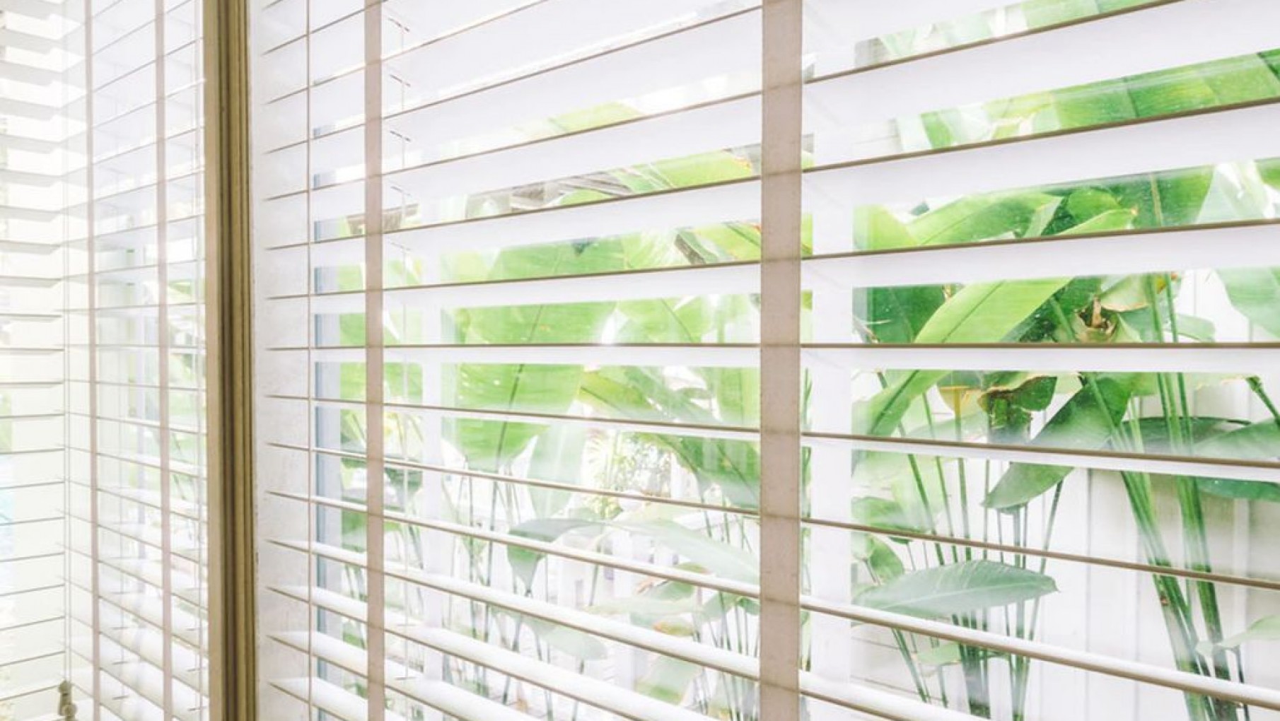 Los precios de las persianas venecianas varían según el material