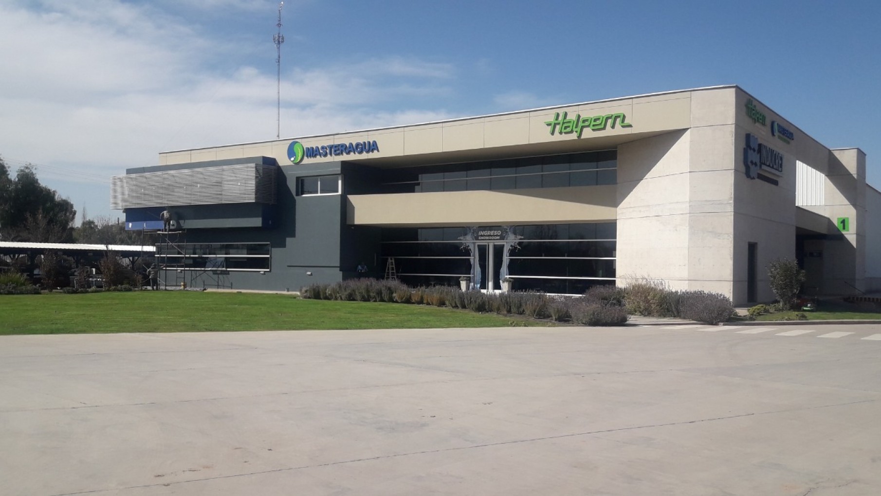 Halpern se moderniza y crece