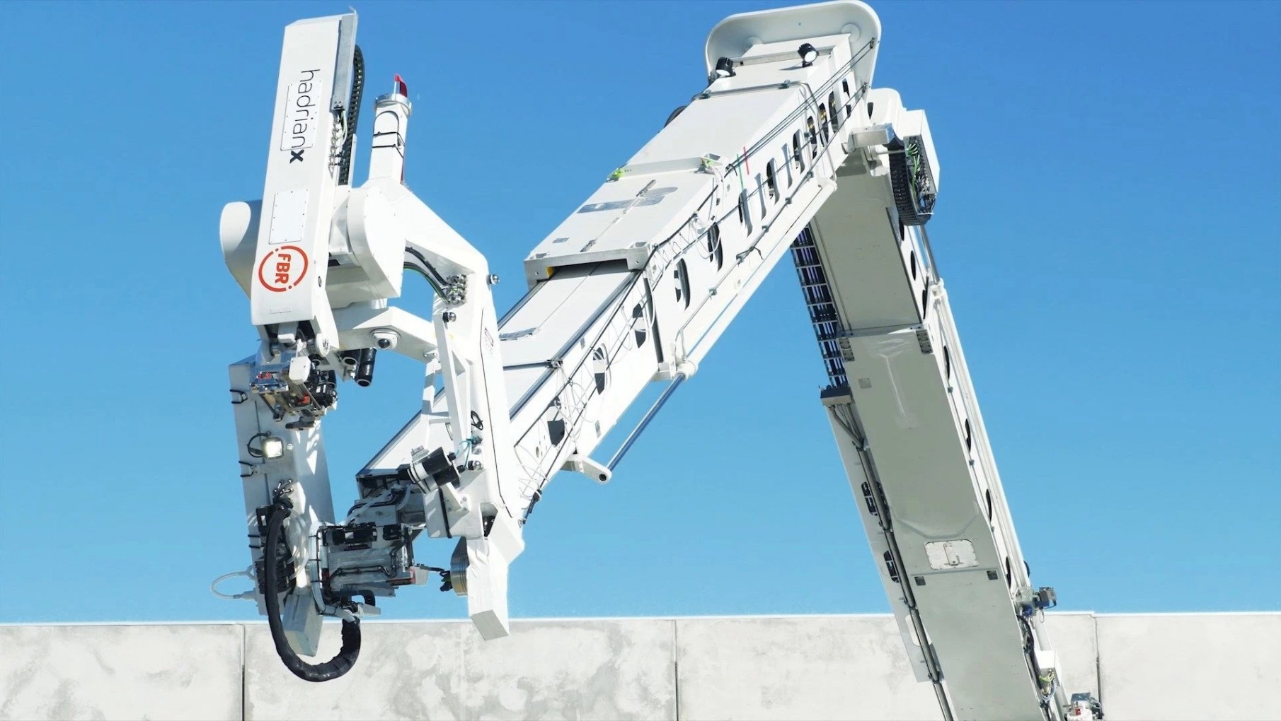 Desarrollan un albañil robot que trabaja diez veces más rápido que un humano