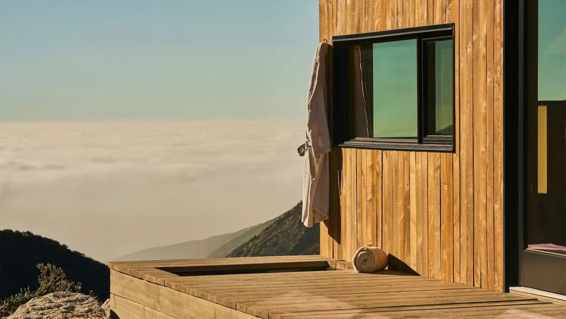 Vivir en la cima: pequeña casa y oficina para escapar del estrés y la rutina