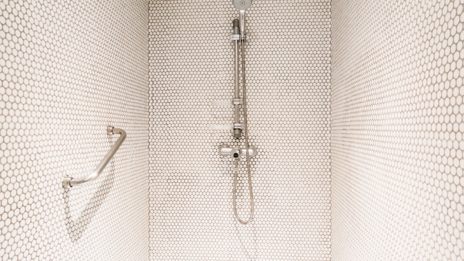 Duchas abiertas: la clave para diseñar un baño accesible