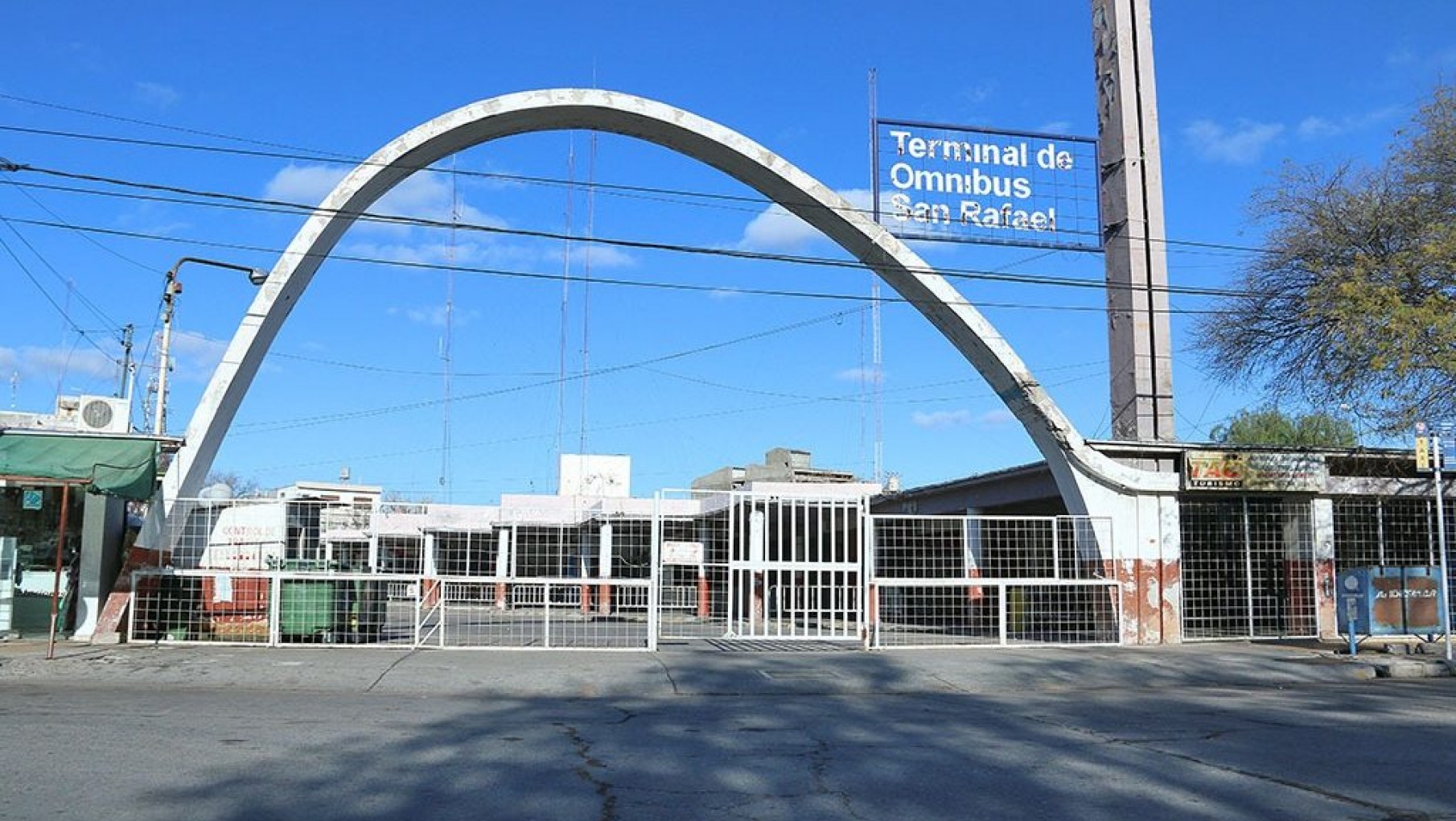 Ponen en marcha la demolición de la antigua terminal de ómnibus de San Rafael