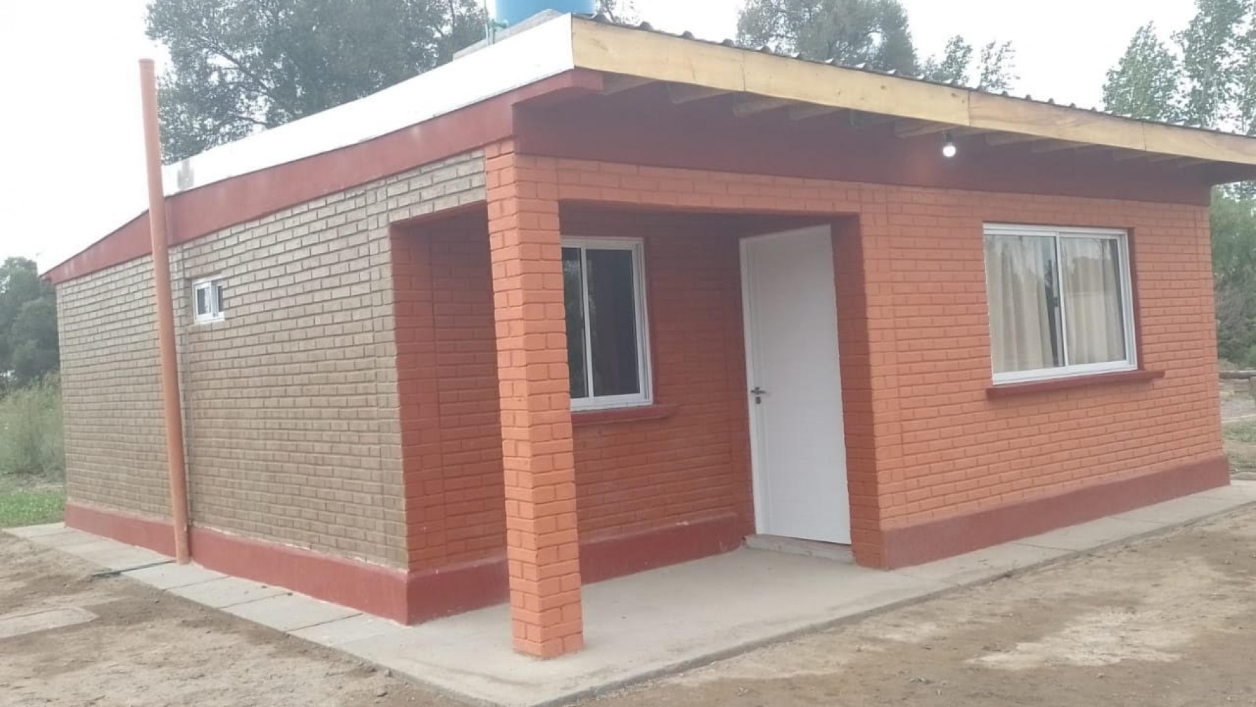 Una casa de ladrillos ecológicos en el Este Provincial