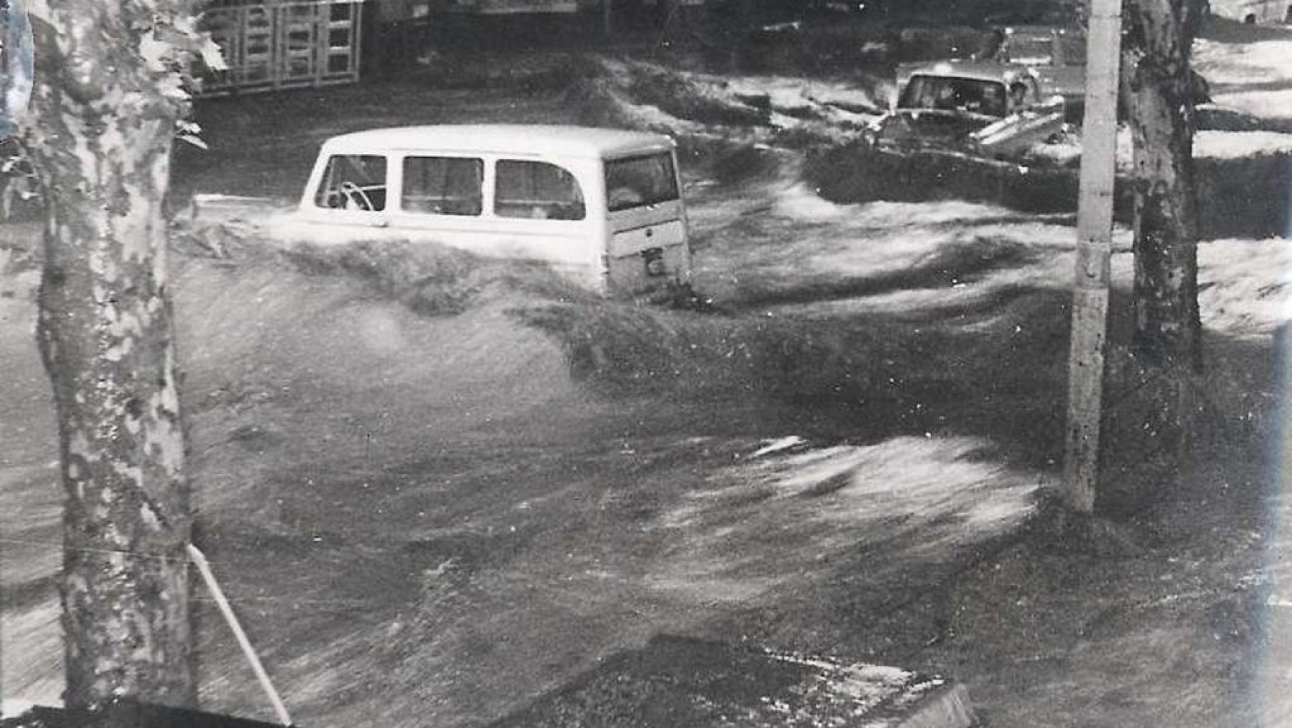 Canales saturados de basura y el riesgo de sufrir un aluvión como el de 1970
