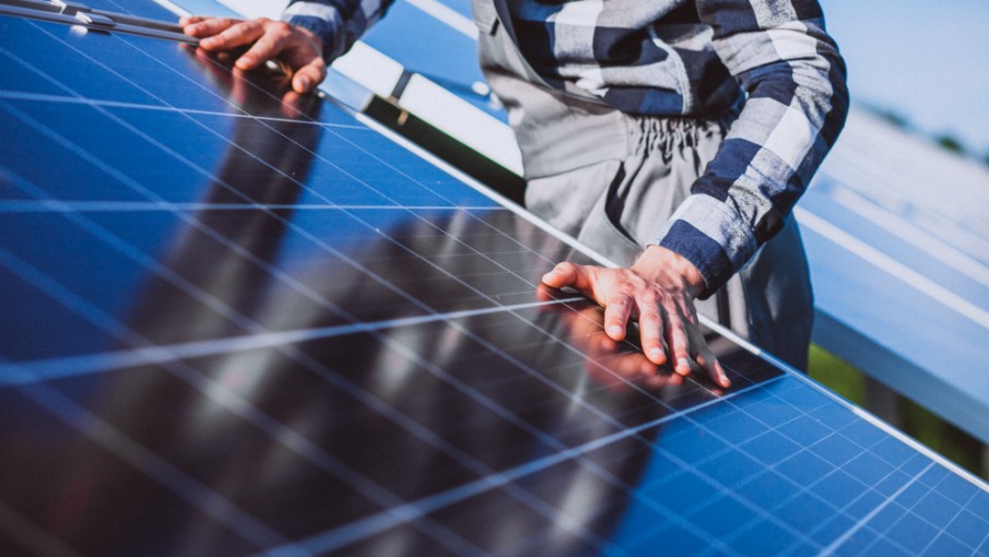 Comenzó la construcción de dos nuevos parques solares en el país