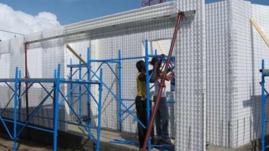 Usarán un singular elemento para construir casas en el IPV en San Juan