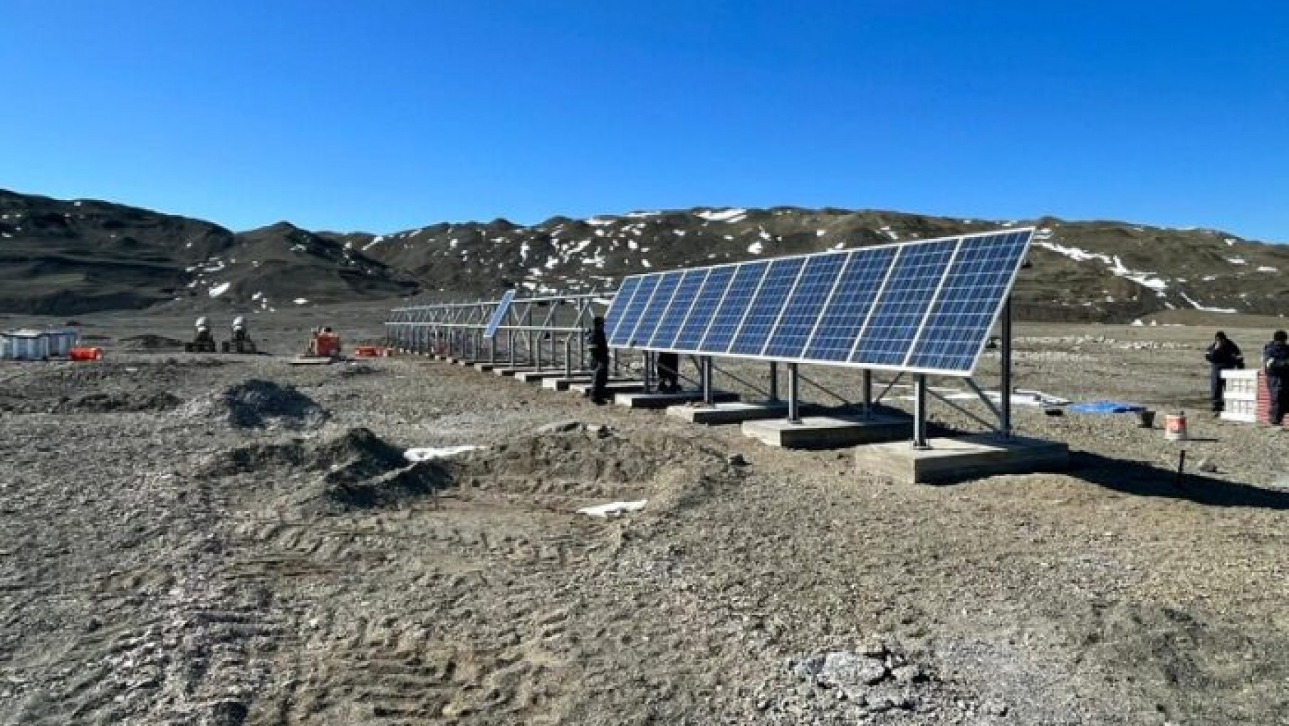 Construyen un parque solar en la Antártida Argentina