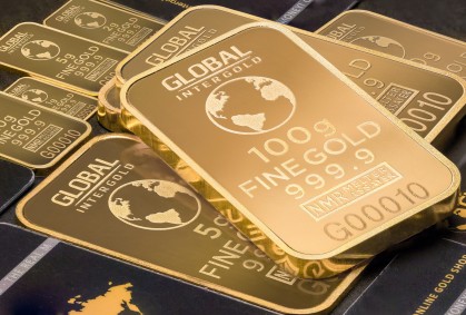 El oro alcanza su mayor valor en casi un año