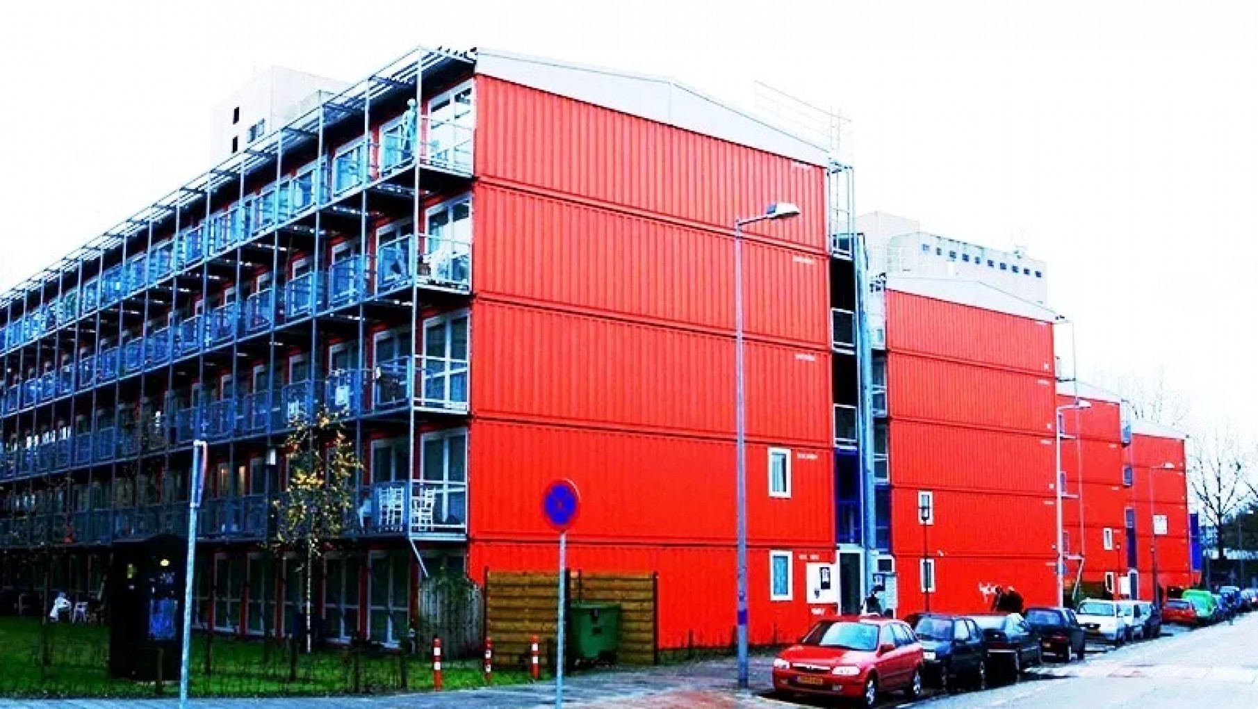 Innovación en construcción sostenible con contenedores