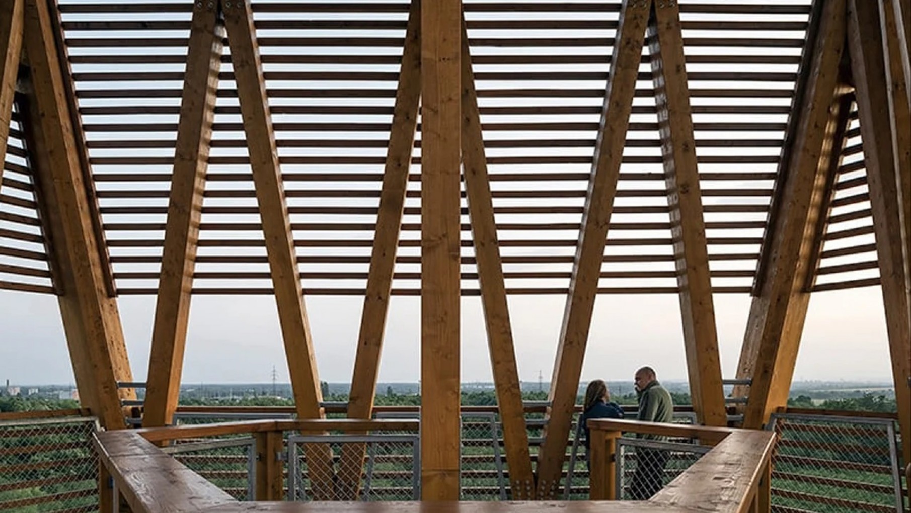 Espectacular mirador construido con madera