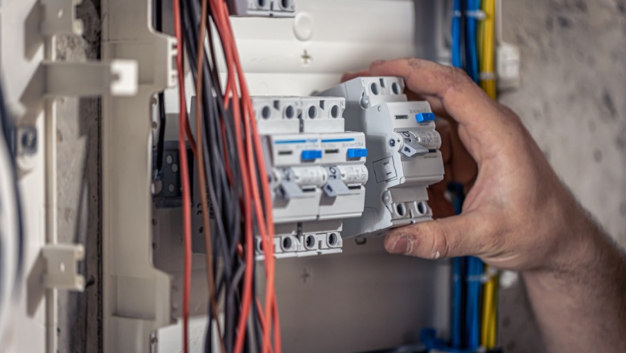 Electricidad domiciliaria: capacitación para profesionales 