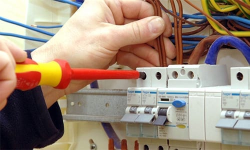 Preocupante: El 75 % de los hogares en Argentina tiene una instalación  eléctrica deficiente - Revista Área Tres