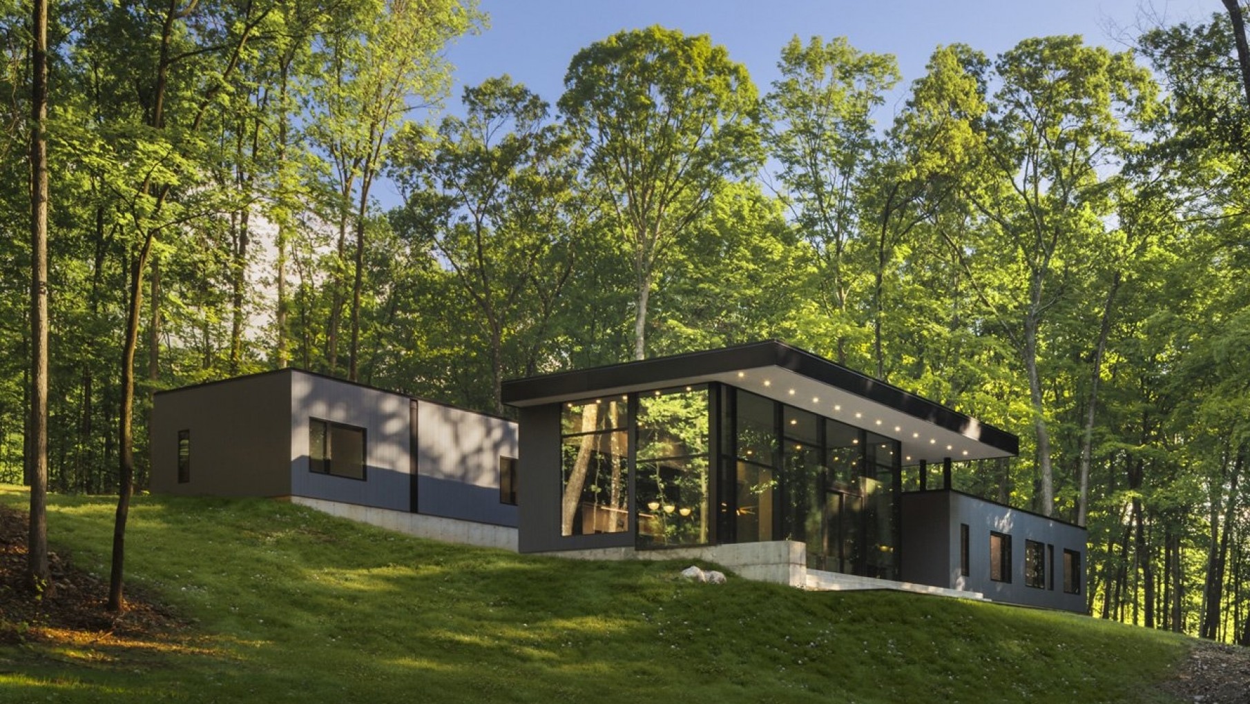 South Mountain House: Una Casa Adosada en Perfecta Armonía con la Naturaleza
