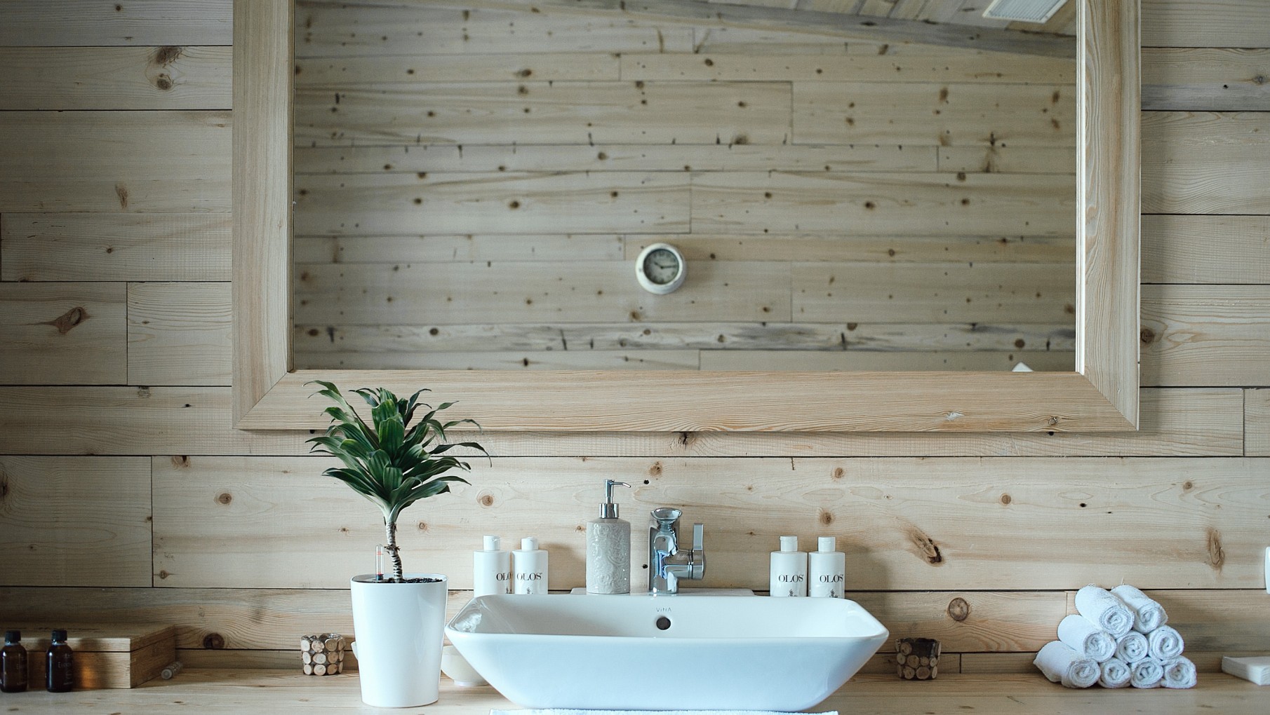 Madera en el baño, calidez y elegancia atemporal
