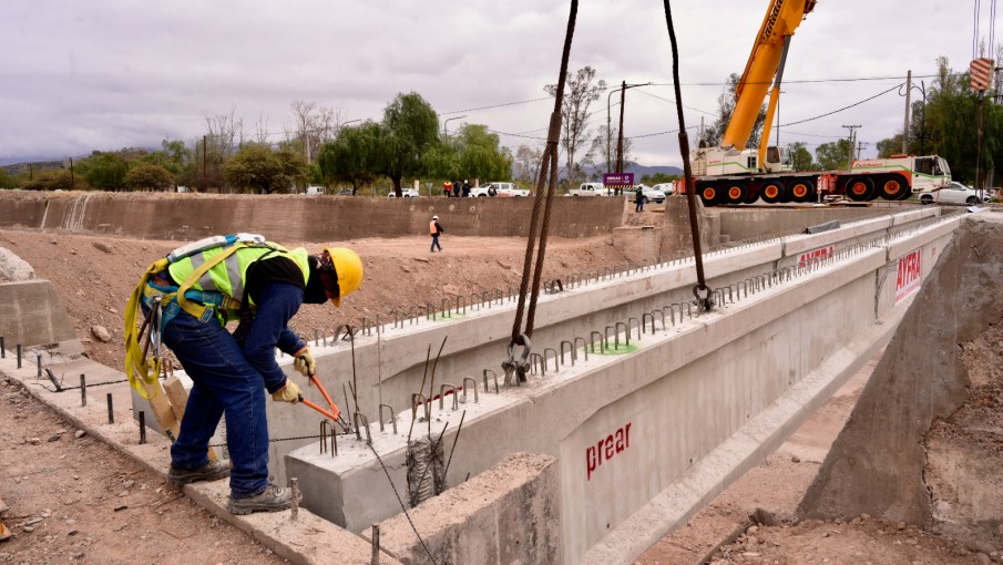 Avanza la construcción del nuevo puente que unirá Godoy Cruz con Ciudad