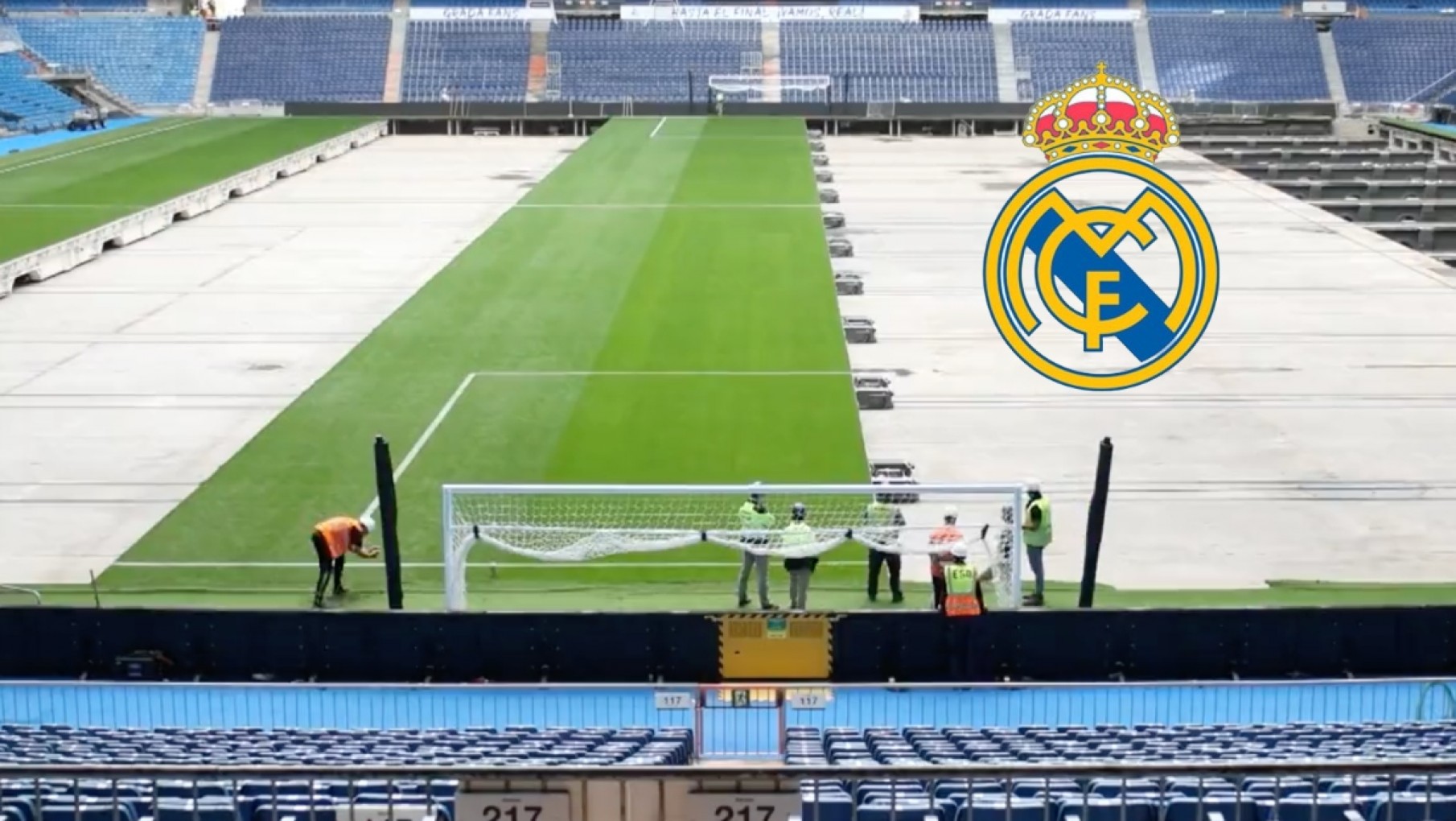 El nuevo césped retráctil del Santiago Bernabéu
