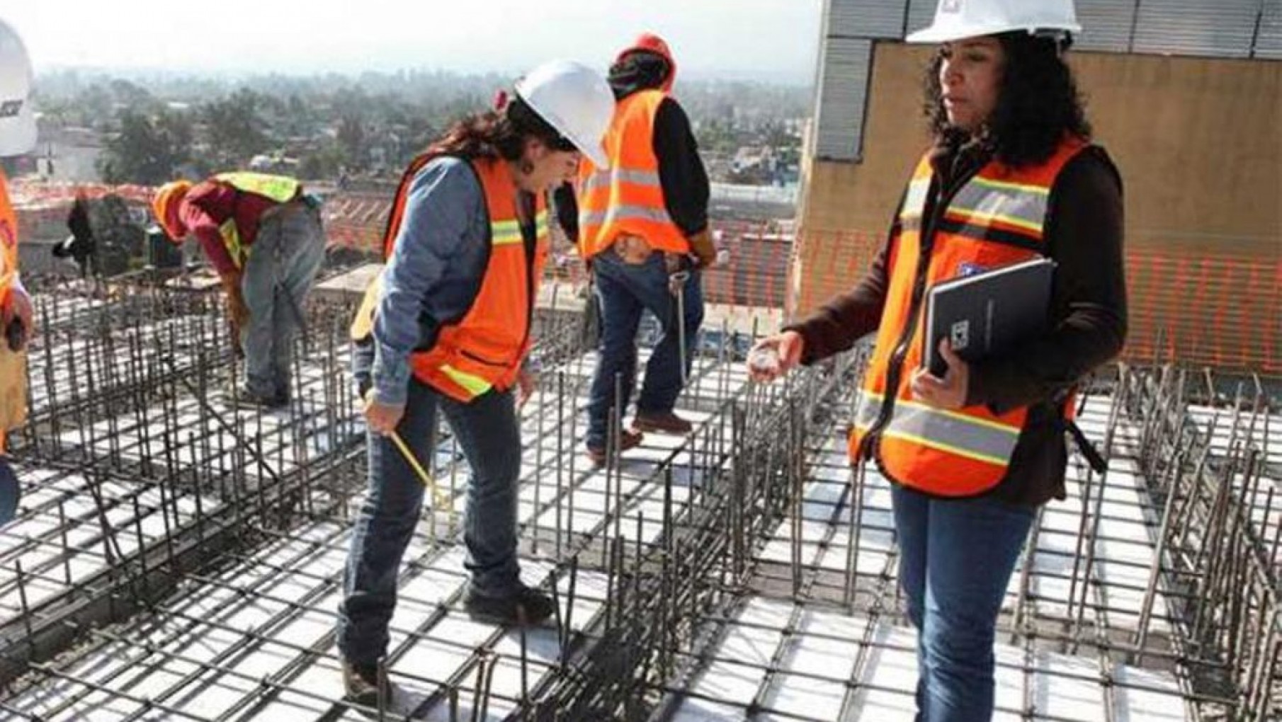 Crece el empleo de mujeres en el sector de la construcción