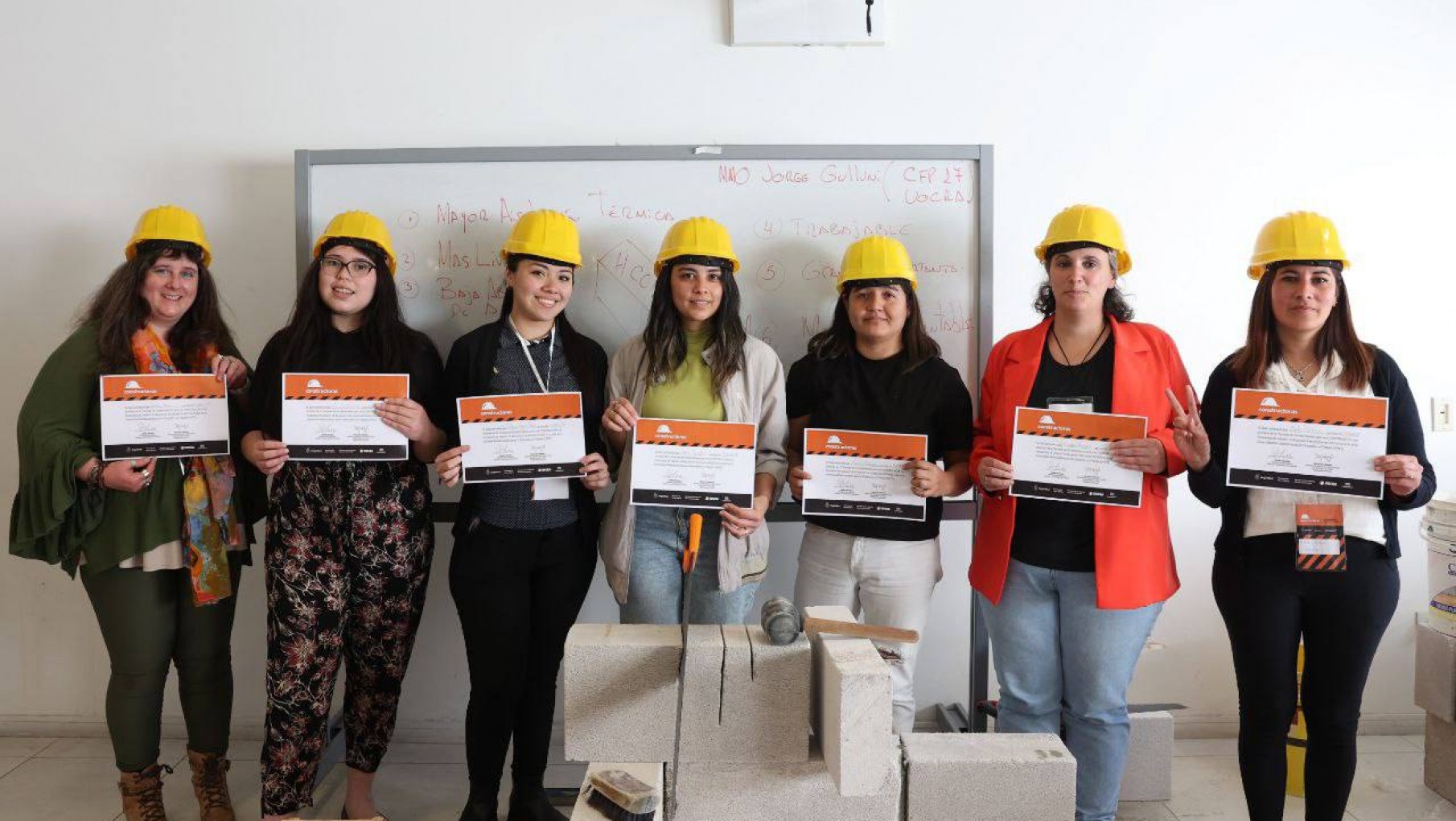 Más de 400 mujeres y LGBTI+ recibieron capacitación para trabajar en la Industria de la construcción