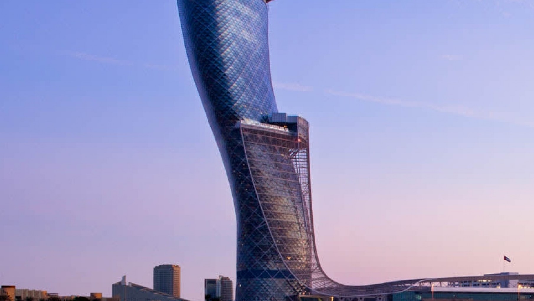 El edificio más inclinado del mundo está en Abu Dhabi