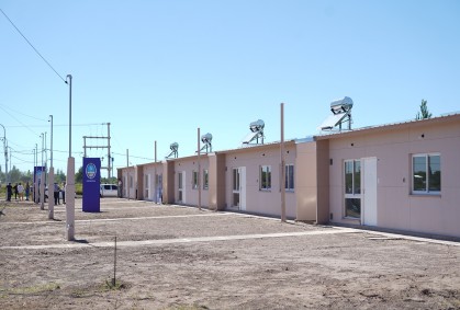 Cornejo entregó viviendas en General Alvear y remarcó la importancia de contar con financiamiento