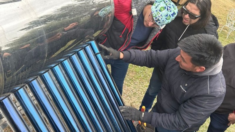 Solhé y la Municipalidad de Mendoza capacitan para instalar termotanques solares