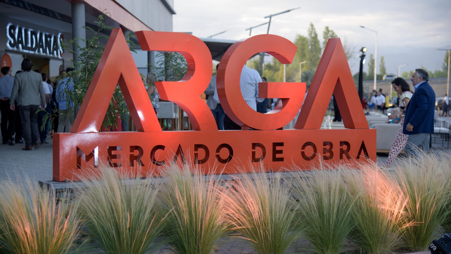 Abrió en Mendoza el primer mercado de obra del país